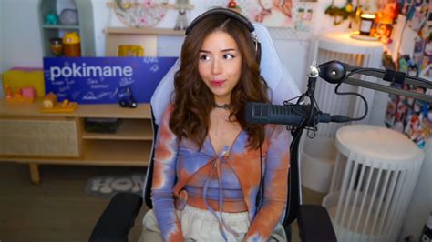 pokimane nude slip|POKIMANE SHOWS HER TITS ON TWITCH LIVE STREAM。